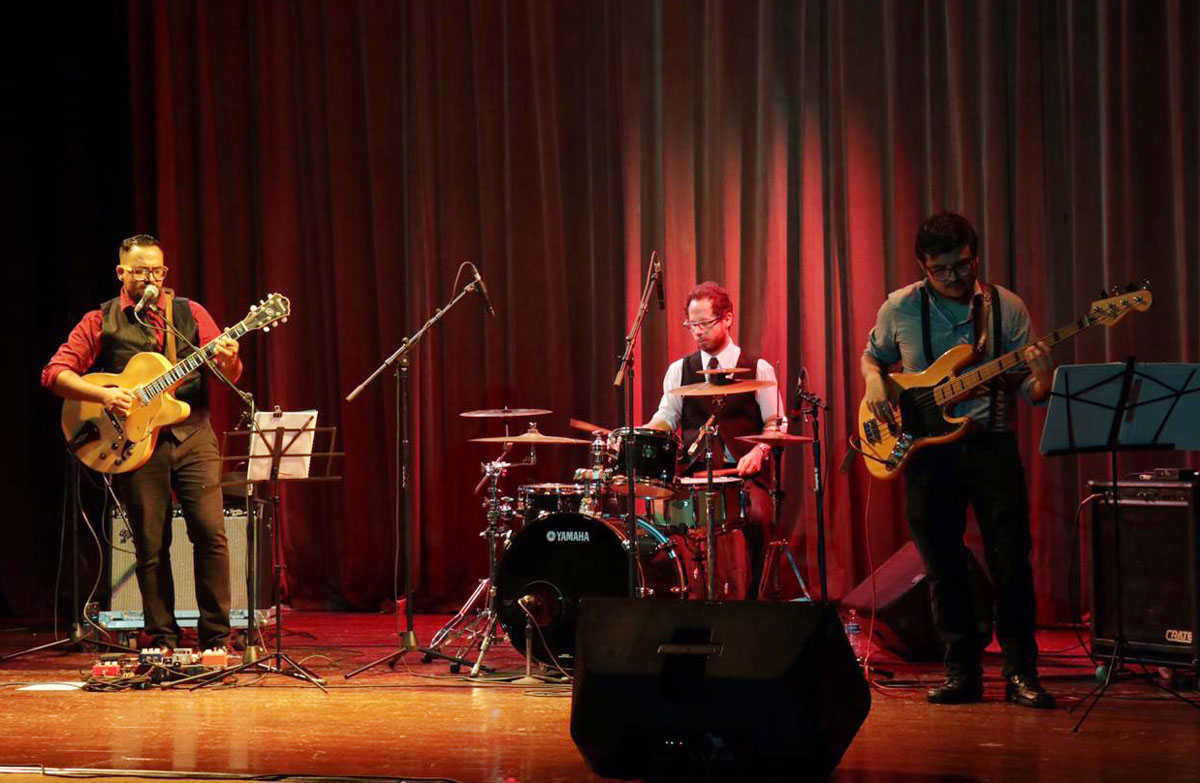 002 Chacho Siller y Los Victoria