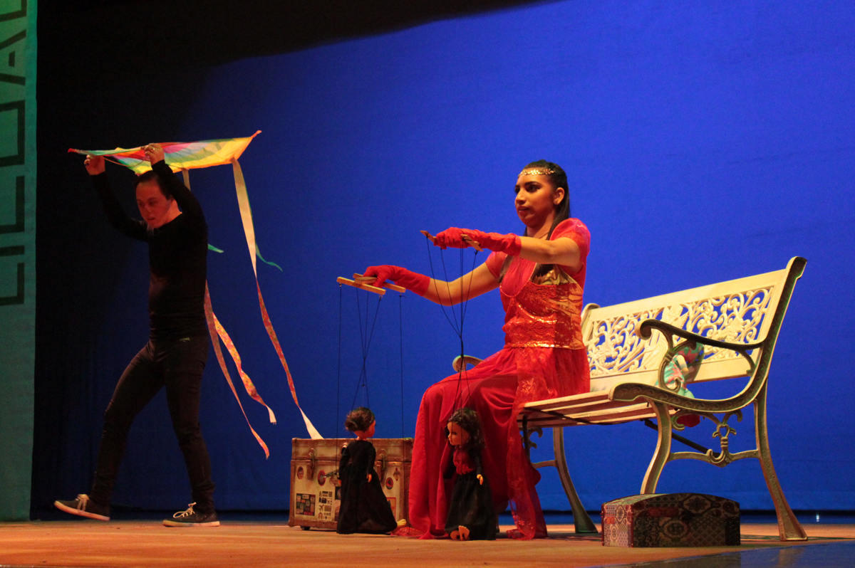 002 La vida me descobija