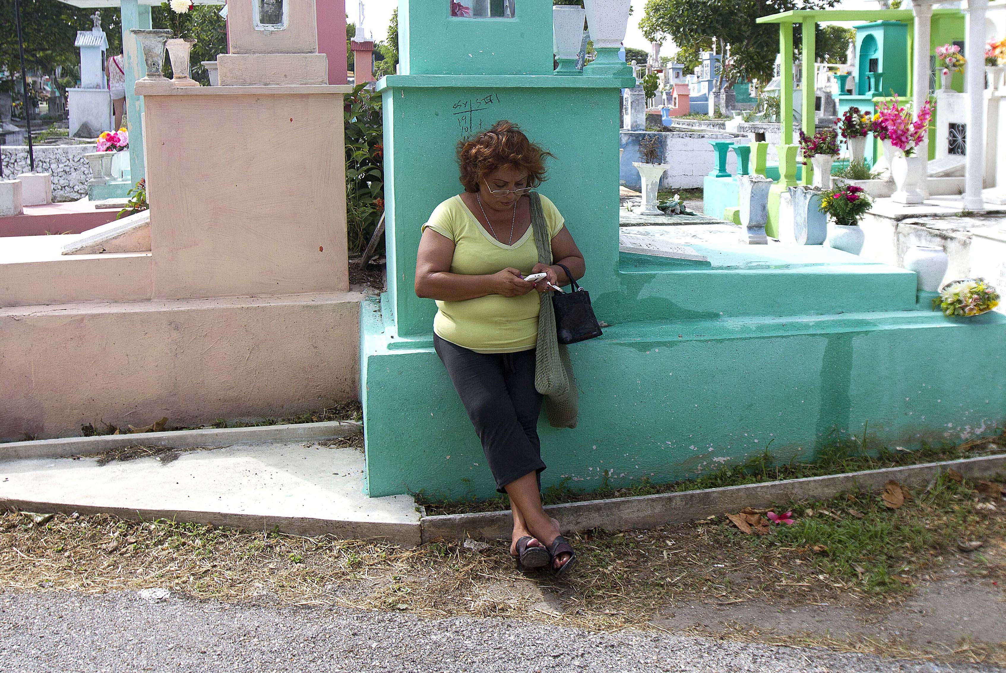 FAMILIAS ASISTEN A LOS CEMENTERIOS DE MÉRIDA
