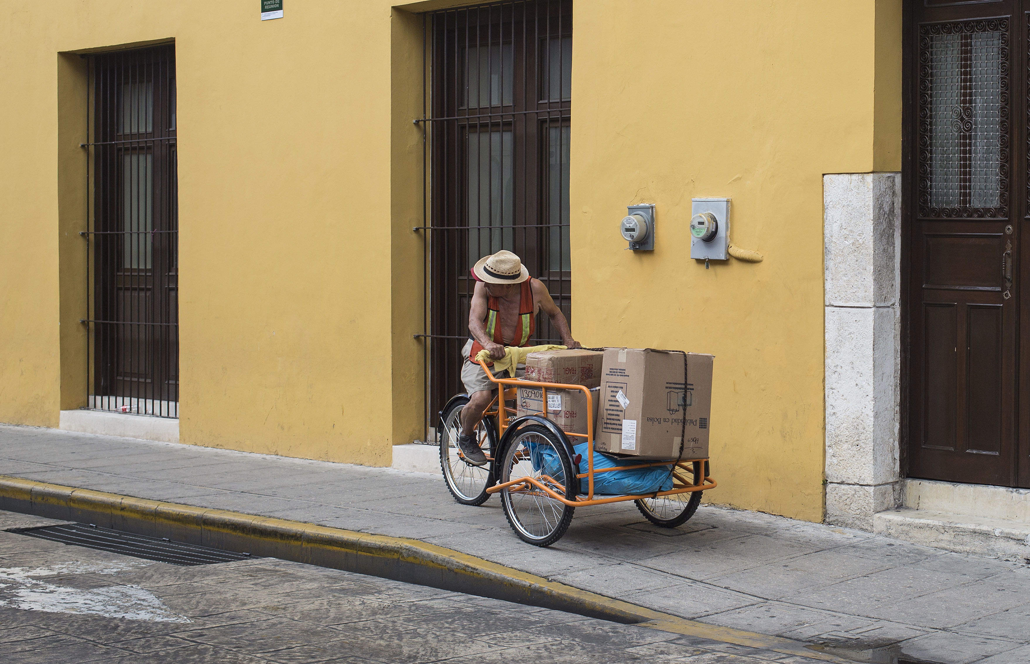 Triciclo en la banqueta