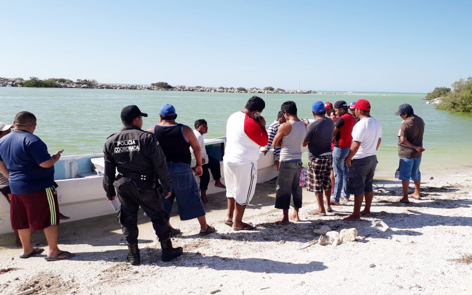 Compañeros se acercaron pa ver quien era el muerto