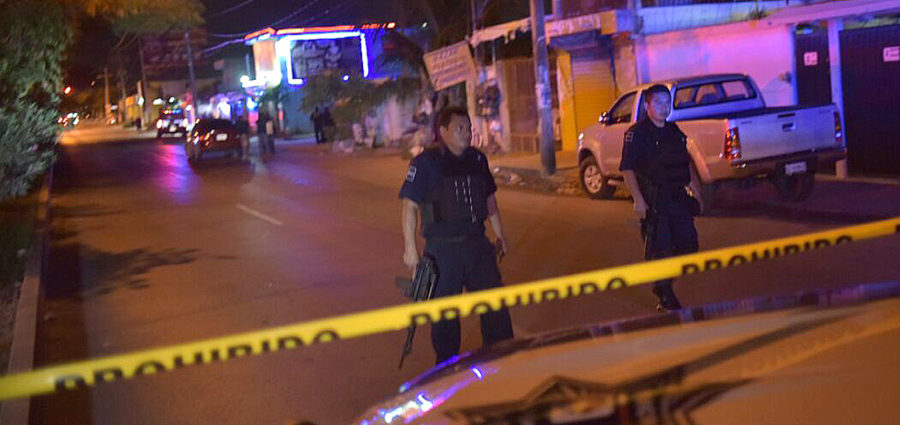 Ejecutan mujer afuera de bar en la