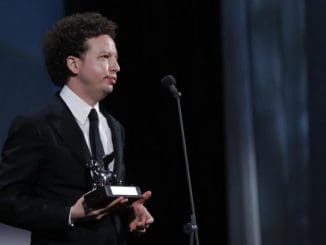 5f5d0fd90bb9b.r d.1073 609