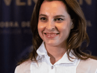 Marina de tavira y poncho herrera estrenan obra