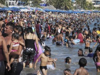Acapulco playa llena