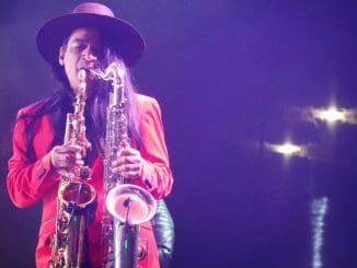 Sax llamado justamente toca saxofon 0 42 958