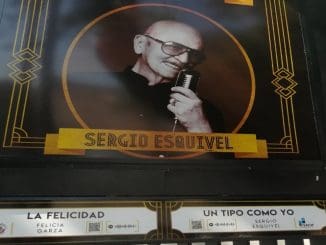 El artista Sergio Esquivel mural