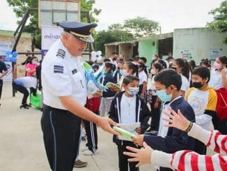 POLICIA DE MERIDA ESCUELAS scaled