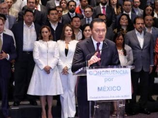 Senadores abandonan el PRI