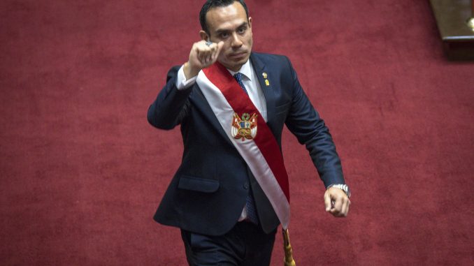 Presidente interino de Perú promete empezar a construir bases de reconciliación en el país